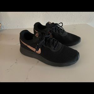 Nike Tanjun 'Rose Gold/Bronze' Lightweight Walking/Jogging Lifestyle Sneakers